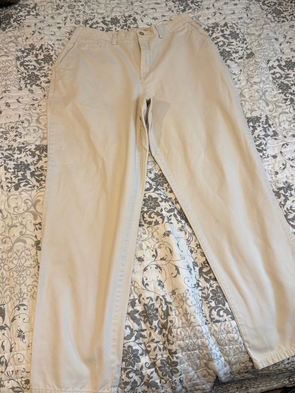 Women’s St. John’s Bay slacks size 14 good condition.